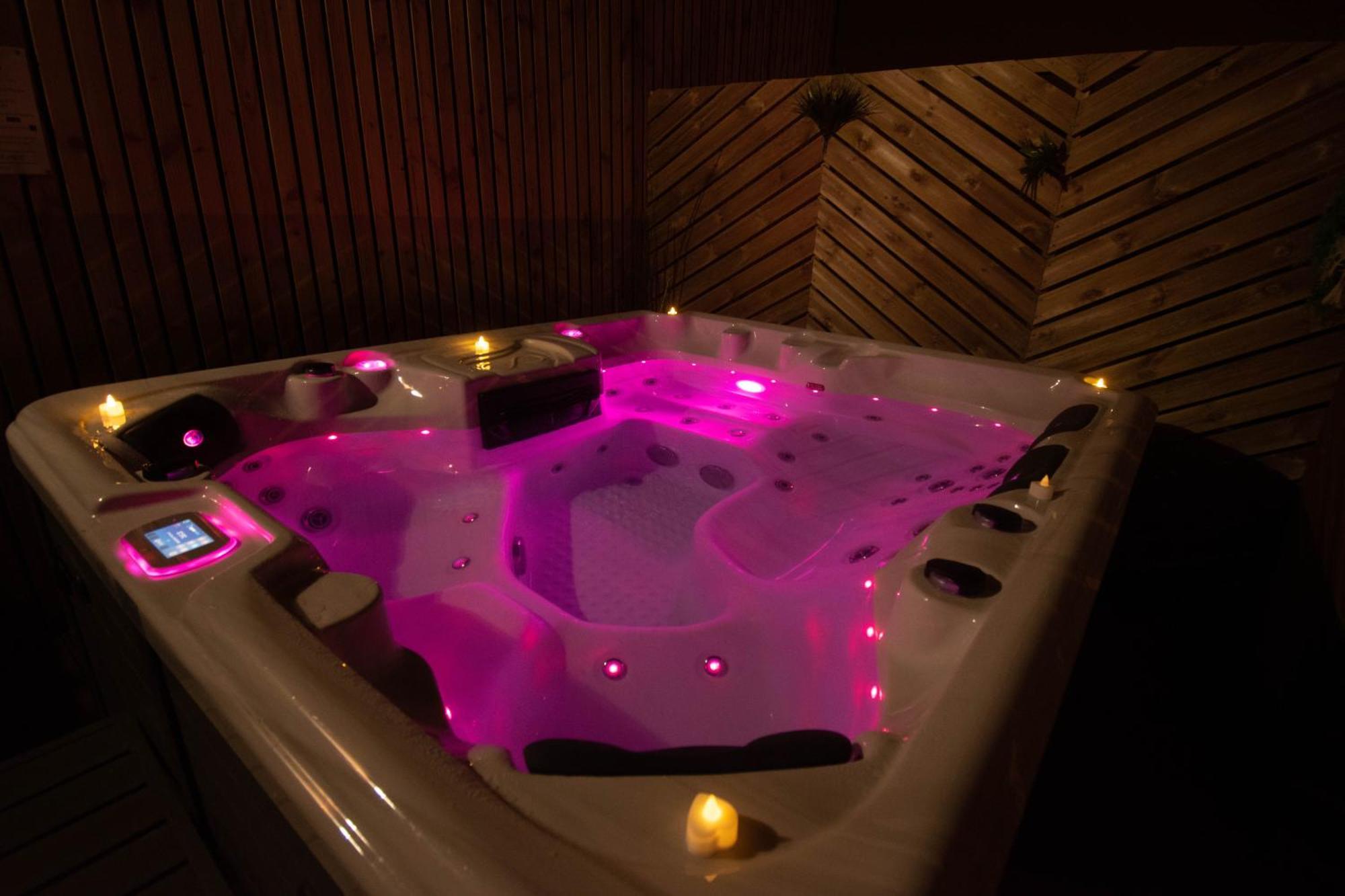 Studio Les 2 Fees - Jacuzzi - Deco Feerique Montfort-sur-Meu Exterior foto